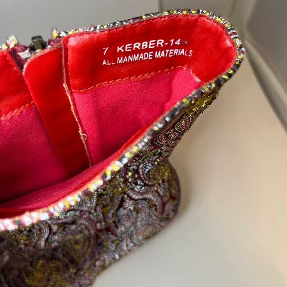 CLEARANCE Anne Michelle Kerber Bootie Size 7 Paisley print gold embellishment. - Picture 5 of 6